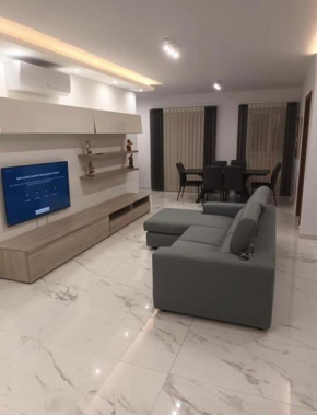 Modern 3 double bedroom apartment
